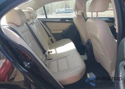 2017 Volkswagen Jetta 1.4T Se z USA, uszkodzony, nr VIN 3VWDB7AJ3HM310645